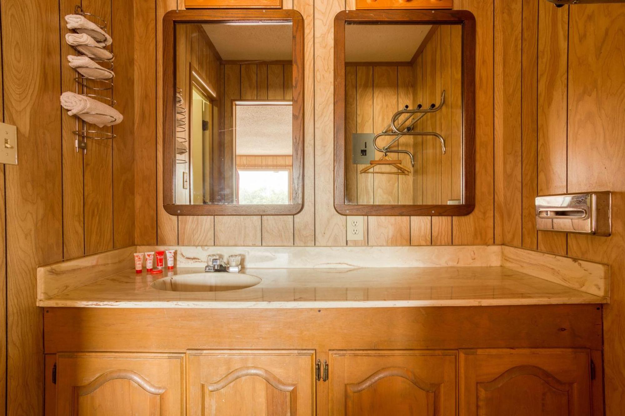 Oyo Hotel Breckenridge Tx Hubbard Creek Lake ภายนอก รูปภาพ