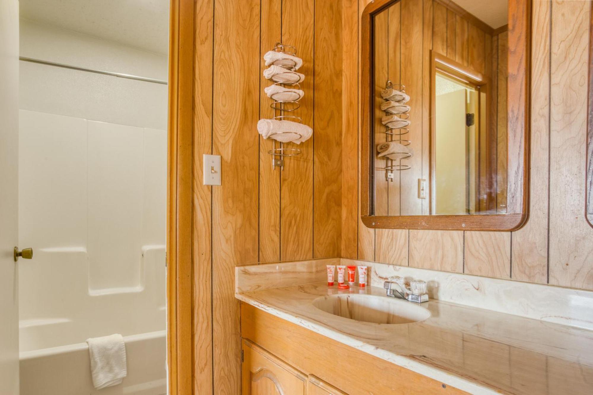 Oyo Hotel Breckenridge Tx Hubbard Creek Lake ภายนอก รูปภาพ
